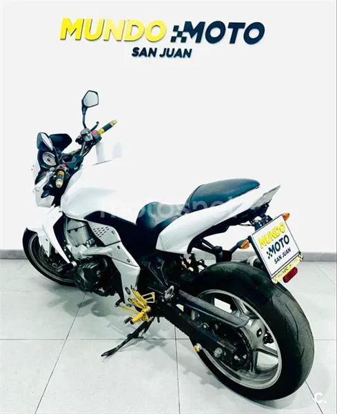 Kawasaki Z750 – Vista 8