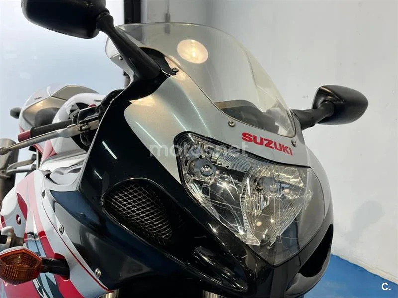 Suzuki GSX-R750 – Vista 11