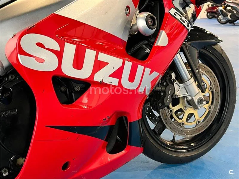 Suzuki GSX-R750 – Vista 14