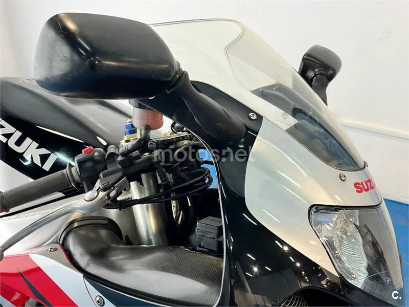Suzuki GSX-R750 – Vista 23