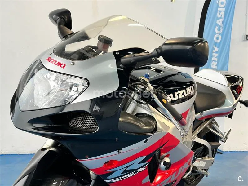 Suzuki GSX-R750 – Vista 25