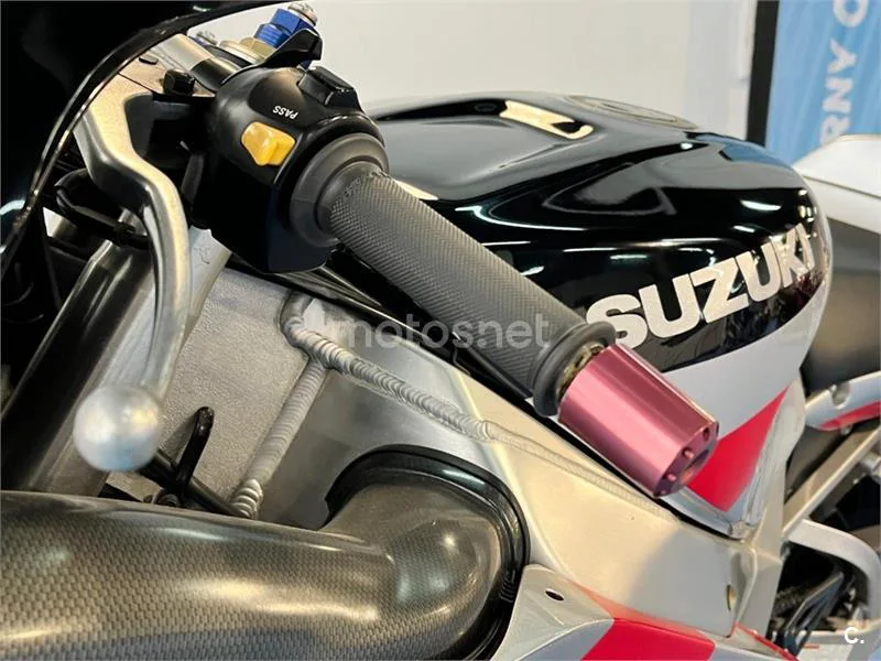 Suzuki GSX-R750 – Vista 27