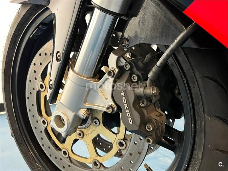 Suzuki GSX-R750 – Vista 28