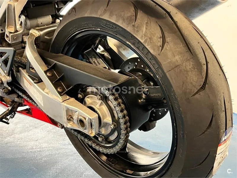 Suzuki GSX-R750 – Vista 36