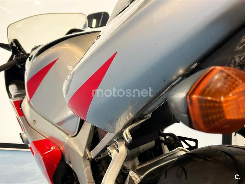 Suzuki GSX-R750 – Vista 38