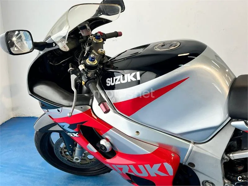 Suzuki GSX-R750 – Vista 40