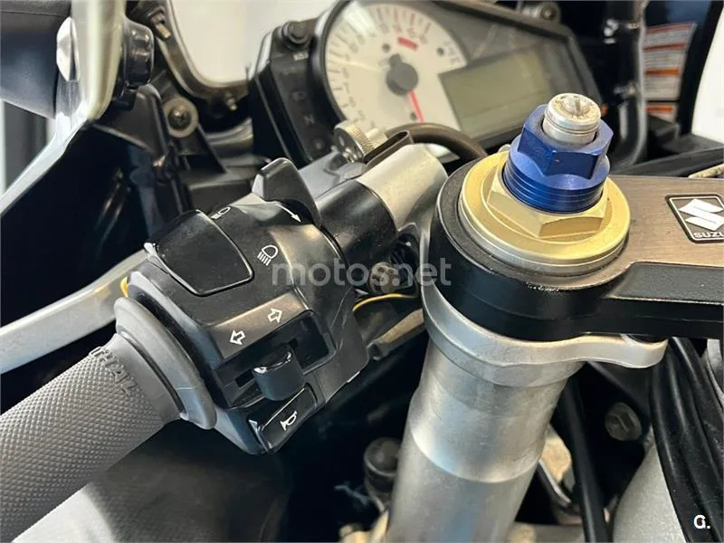Suzuki GSX-R750 – Vista 41