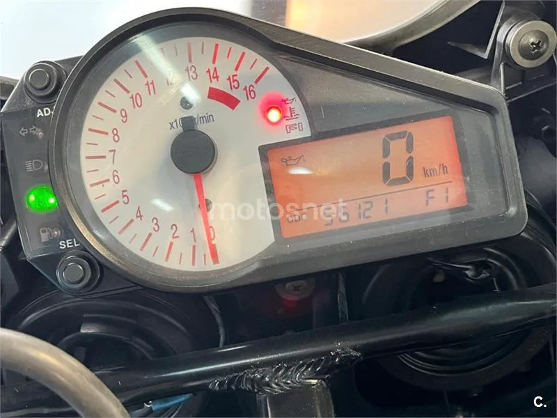 Suzuki GSX-R750 – Vista 43