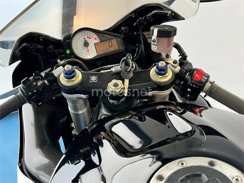 Suzuki GSX-R750 – Vista 44