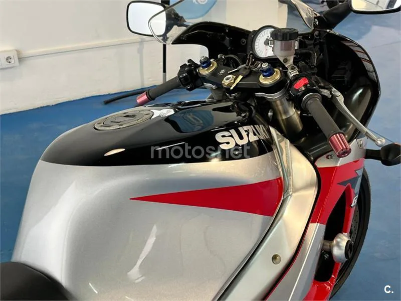Suzuki GSX-R750 – Vista 48