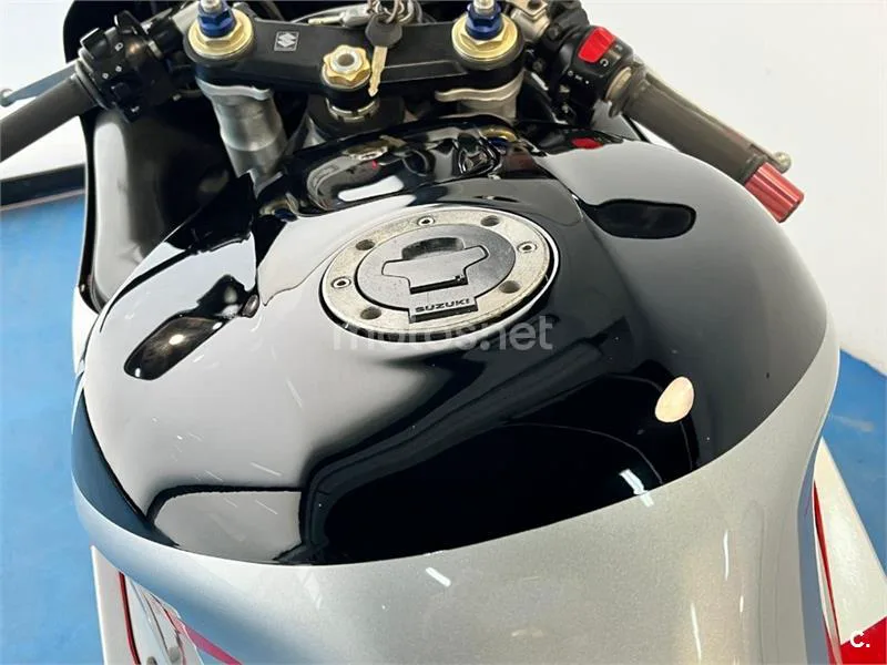 Suzuki GSX-R750 – Vista 49