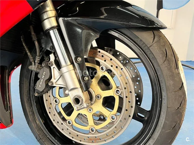 Suzuki GSX-R750 – Vista 8