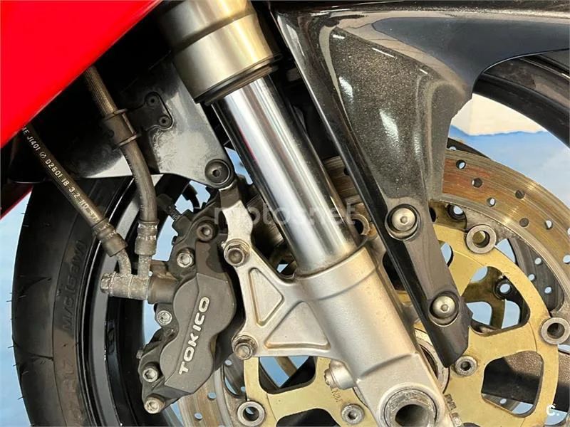 Suzuki GSX-R750 – Vista 9