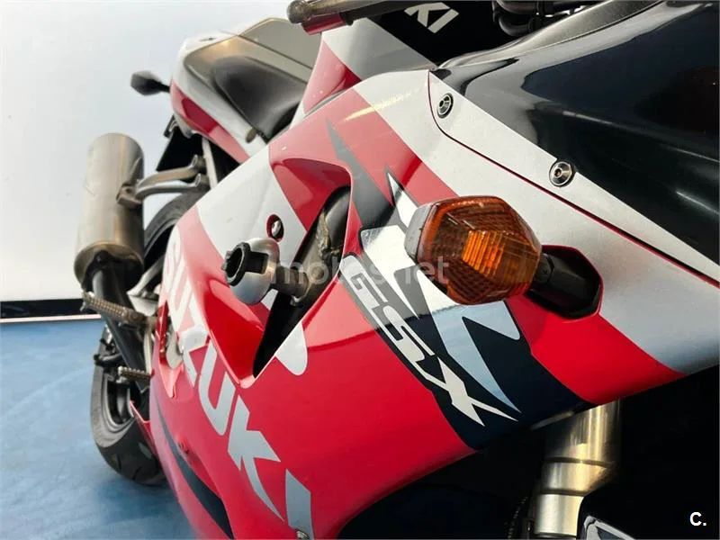Suzuki GSX-R750 – Vista 10