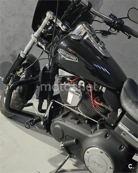 Harley-Davidson Dyna Fat Bob – Vista 9