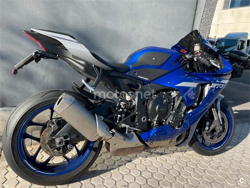Yamaha R1 – Vista 4