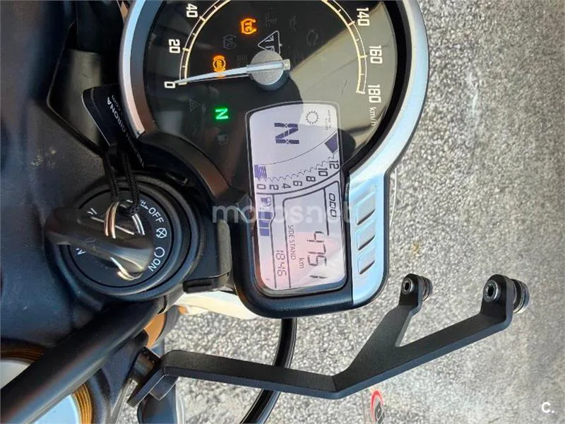 Triumph Speed 400 – Vista 9