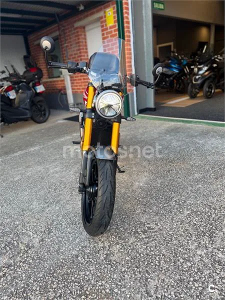 Triumph Speed 400 – Vista 10