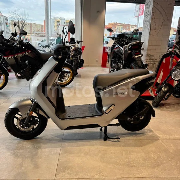 Honda EM1 e: - Vista 3