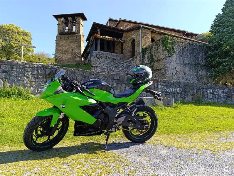 Kawasaki Ninja 250 SL 2500 € 2017 Araba - 2