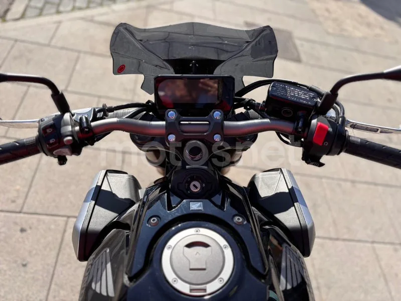 Honda CB 650 R – Vista 16