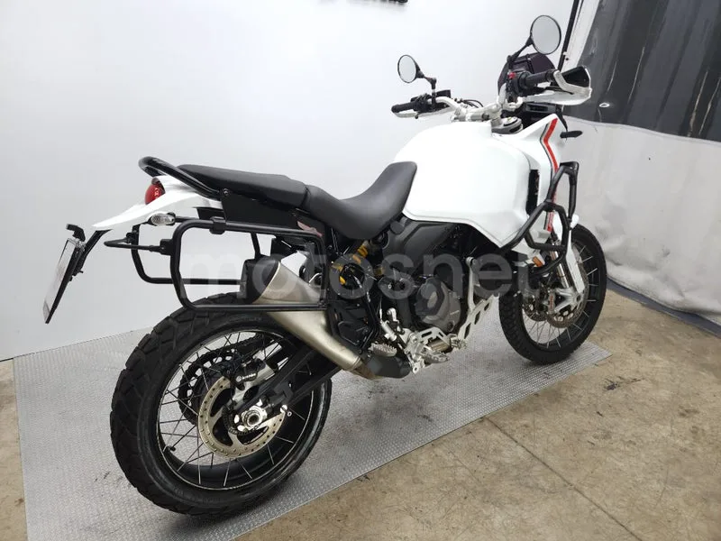 Ducati DesertX – Vista 4