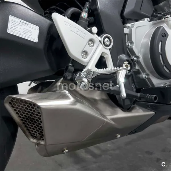 CFMOTO 675 SR-R – Vista 13