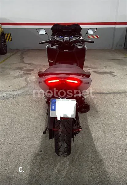 Yamaha TMAX 560 – Vista 3