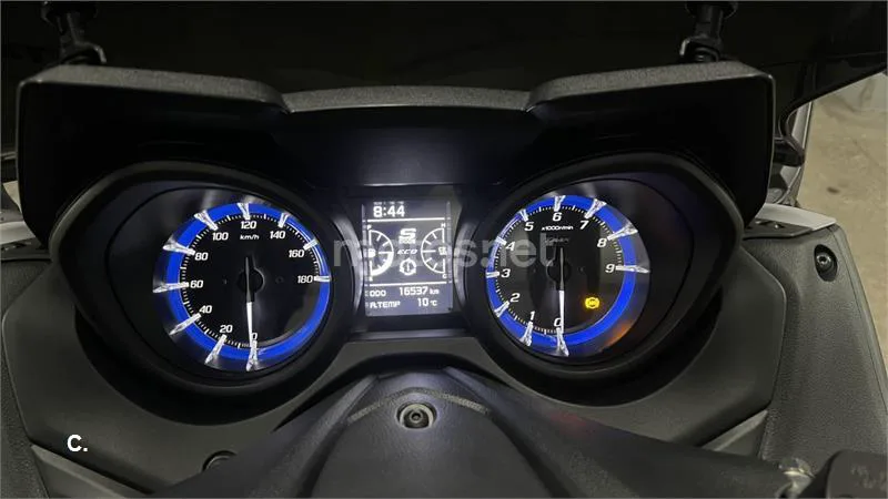 Yamaha TMAX 560 – Vista 4