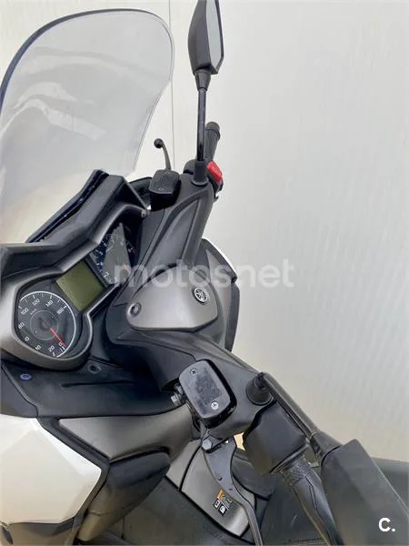 Yamaha XMAX 300 – Vista 6