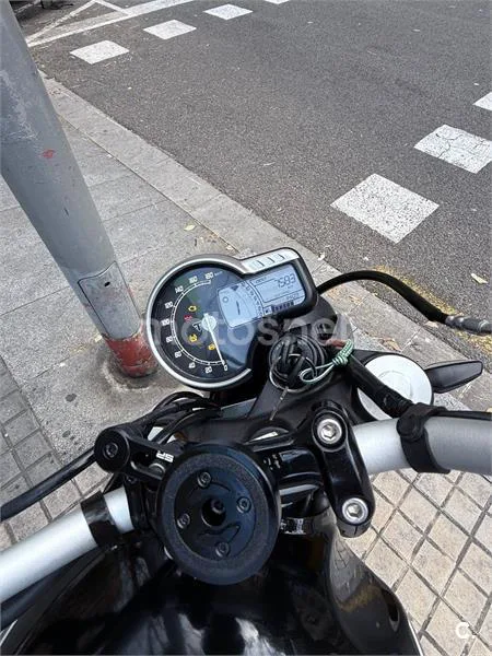 Triumph Speed 400 – Vista 4