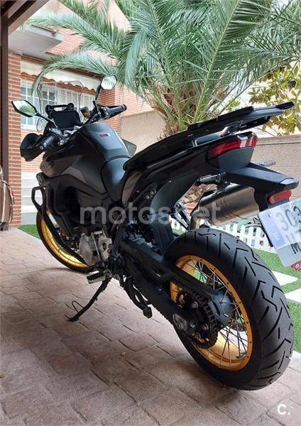 Voge 900DSX – Vista 4