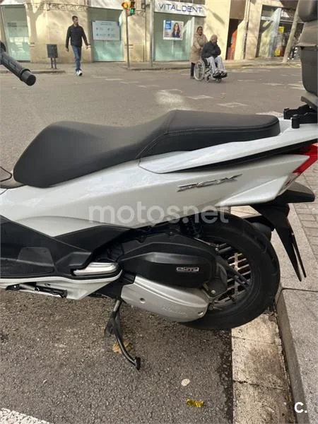 Honda PCX 125 – Vista 4