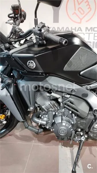 Yamaha MT-09 – Vista 12