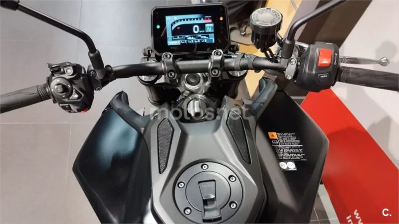 Yamaha MT-09 – Vista 13