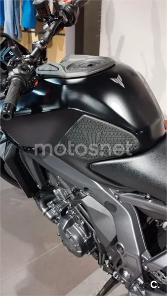 Yamaha MT-09 – Vista 22