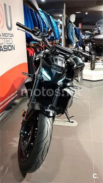 Yamaha MT-09 – Vista 8