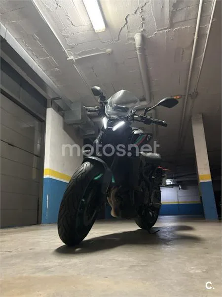 Yamaha MT-09 – Vista 8