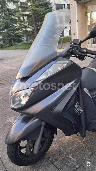 Yamaha YP Majesty 400 – Vista 5