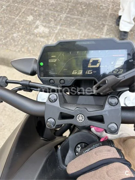 Yamaha MT-125 – Vista 8