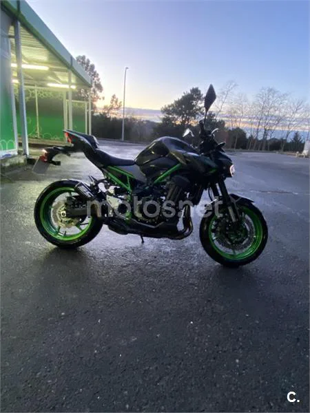 Kawasaki Z900RS – Vista 2