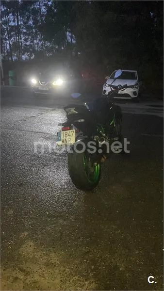 Kawasaki Z900RS – Vista 3