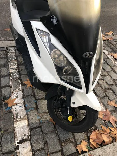 Kymco Super Dink 125i – Vista 3