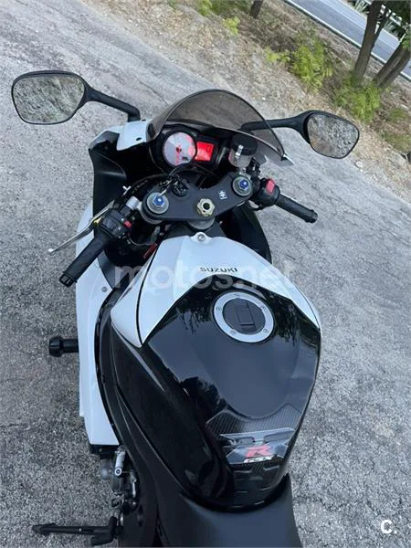Suzuki GSX R750 – Vista 6