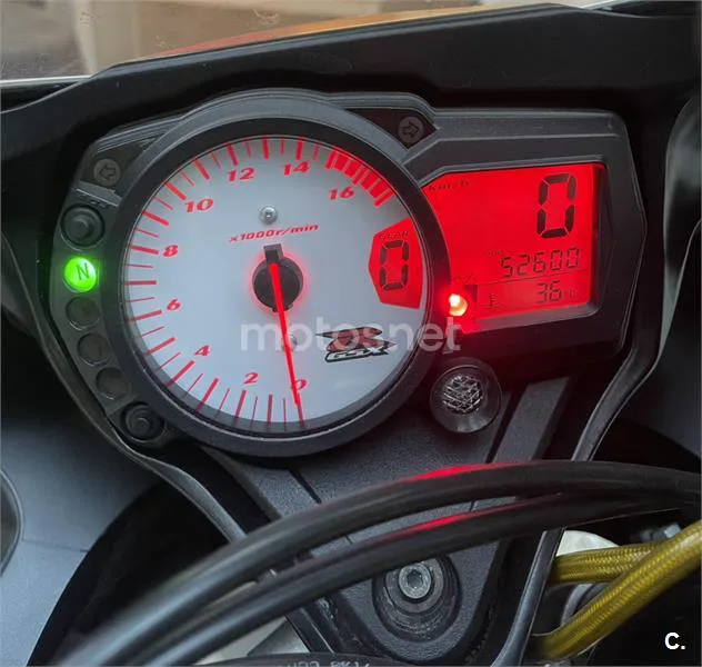 Suzuki GSX R750 – Vista 8