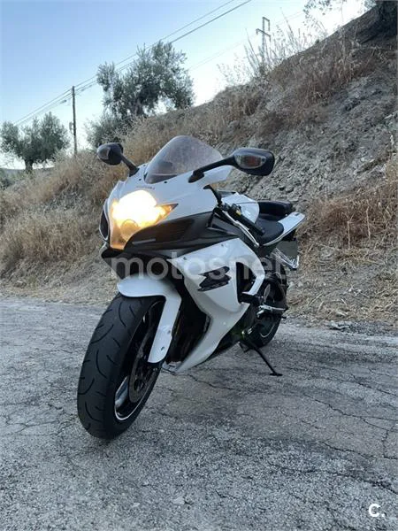 Suzuki GSX R750 – Vista 9