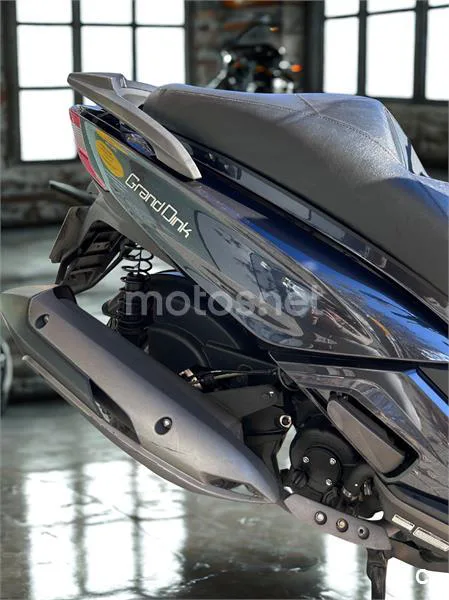 Kymco Grand Dink 300 – Vista 3