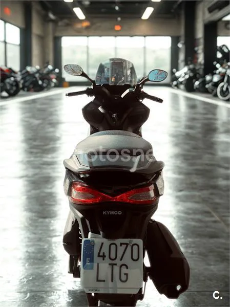 Kymco Grand Dink 300 – Vista 8