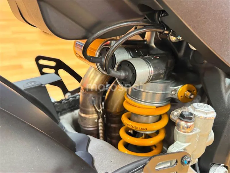 Aprilia RSV4 Factory – Vista 8