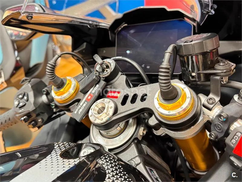 Aprilia RSV4 Factory – Vista 9